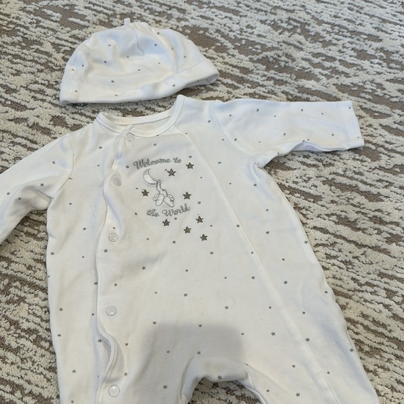 NWOT Welcome to the World Onesie - Picture 6 of 7